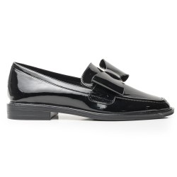 Mocasines Clásicos de Tacón Bajo en Charol 622EPT904022NEGRO