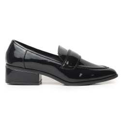 Mocasines Clásicos de Tacón Bajo en Charol 622EPT1009298NEGRO