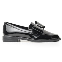Mocasines Clásicos de Tacón Bajo en Charol 622EPT904022NEGRO